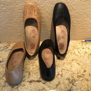 Earth spirits flats Black & Tan size 7.5 (2 pair)